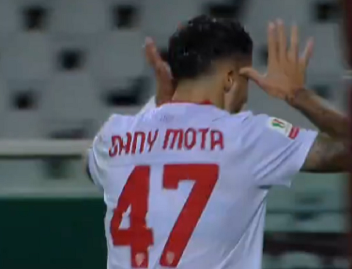 VAR w 96. minucie uratował klub Ziółkowskiego! Zwycięski debiut Polaka
