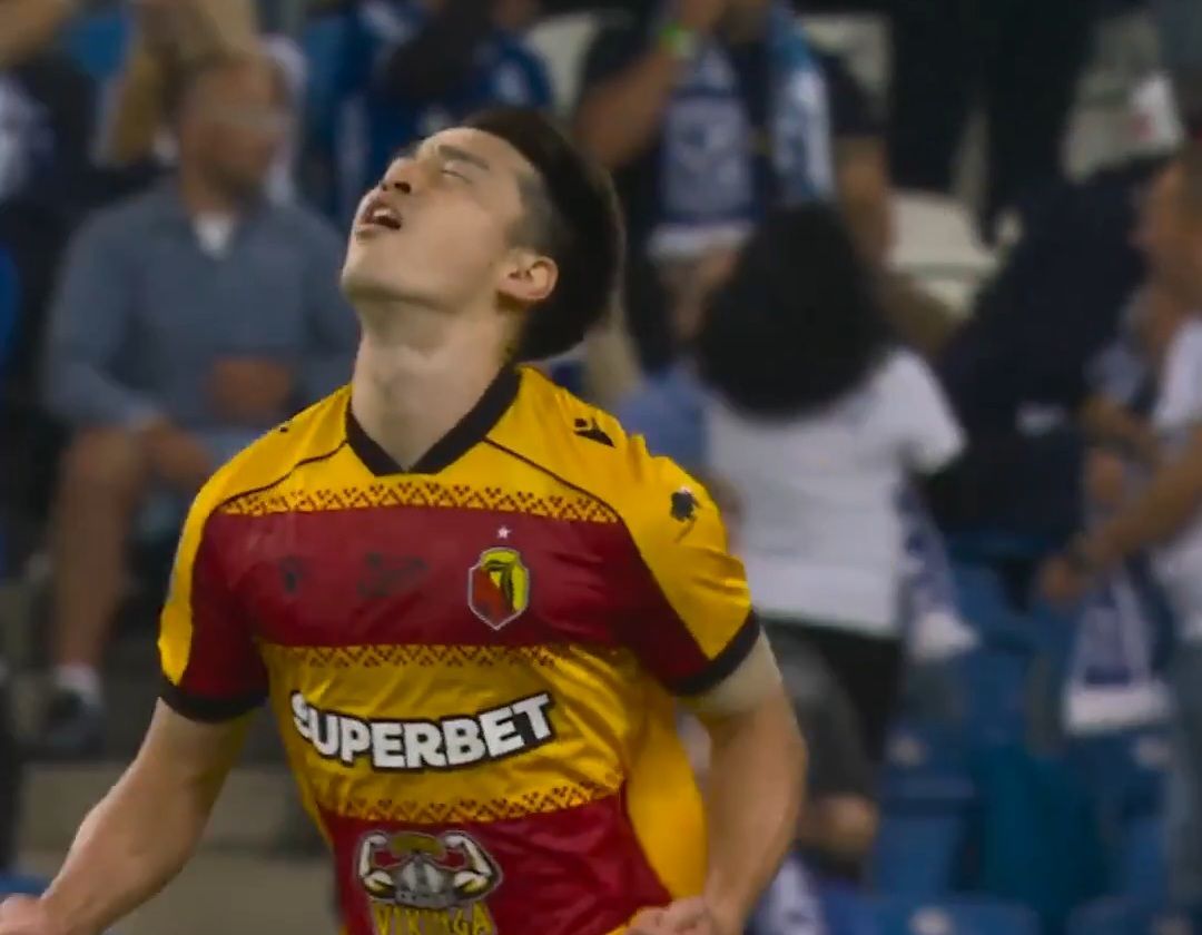 Gol sezonu w Ekstraklasie?! Cudowny strzał obrońcy [WIDEO]