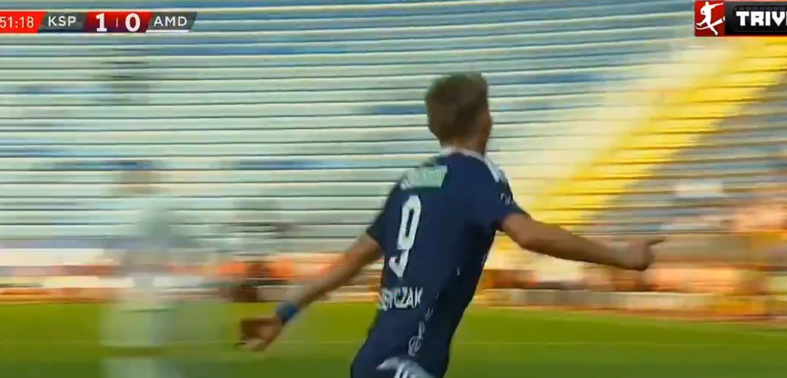 Kolejny gol Benedyczaka. Co za forma Polaka [WIDEO]