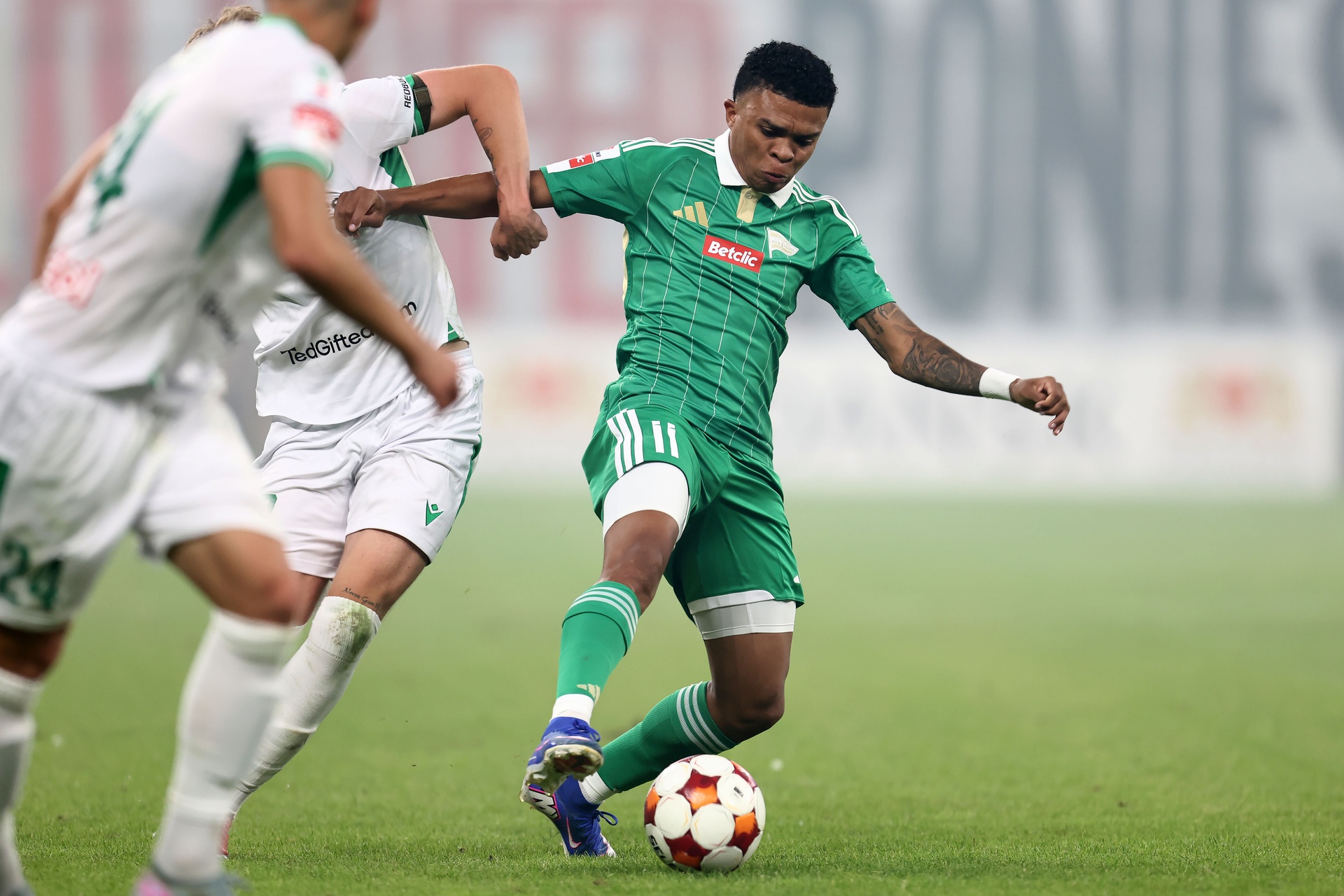 Mena o krok od nowego klubu. Sensacyjny transfer w Ekstraklasie