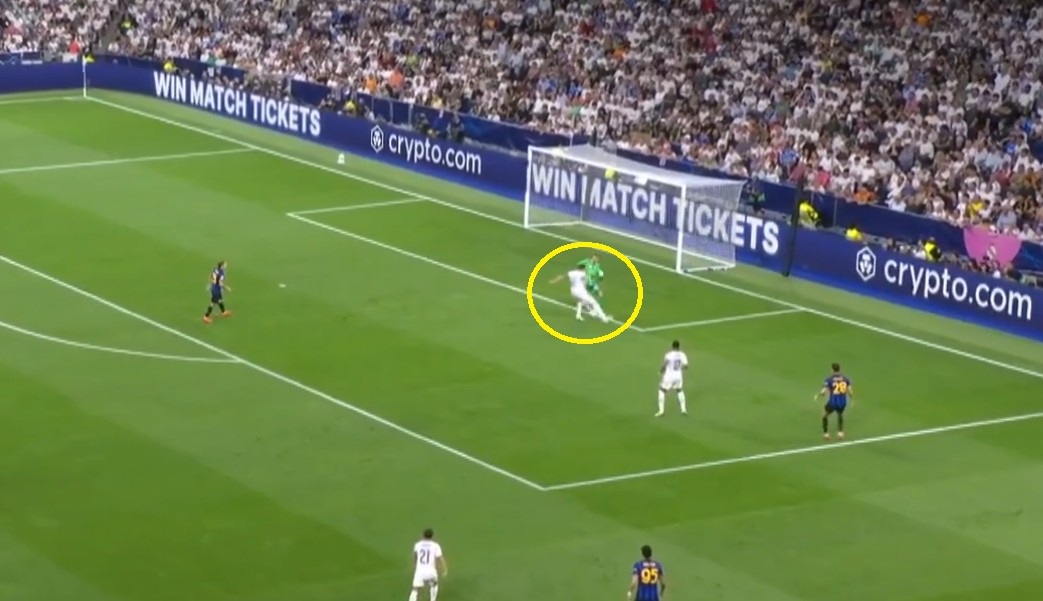 Piłkarskie jaja w hicie LM! Nie do wiary, co wyprawiali na Bernabeu [WIDEO]