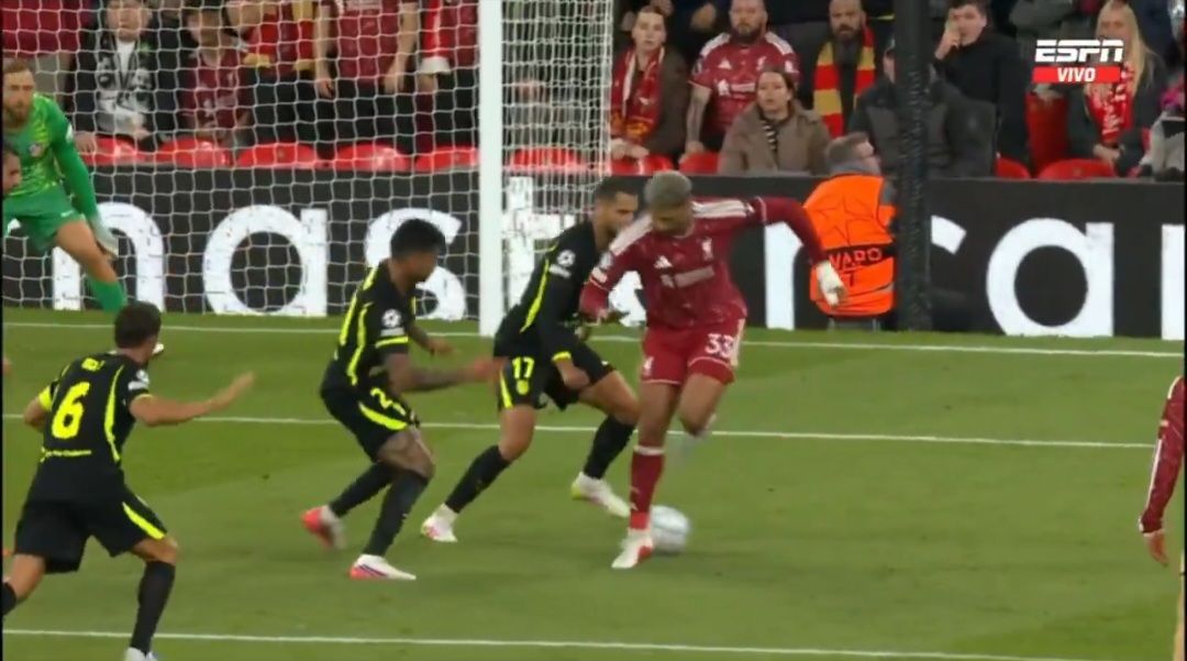 Zwycięstwo Liverpoolu w hicie! Kapitalna asysta Araujo [WIDEO]