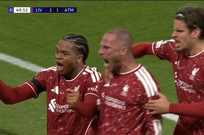 Kapitalny gol na Anfield. Pomocnik Liverpoolu odpalił petardę [WIDEO]