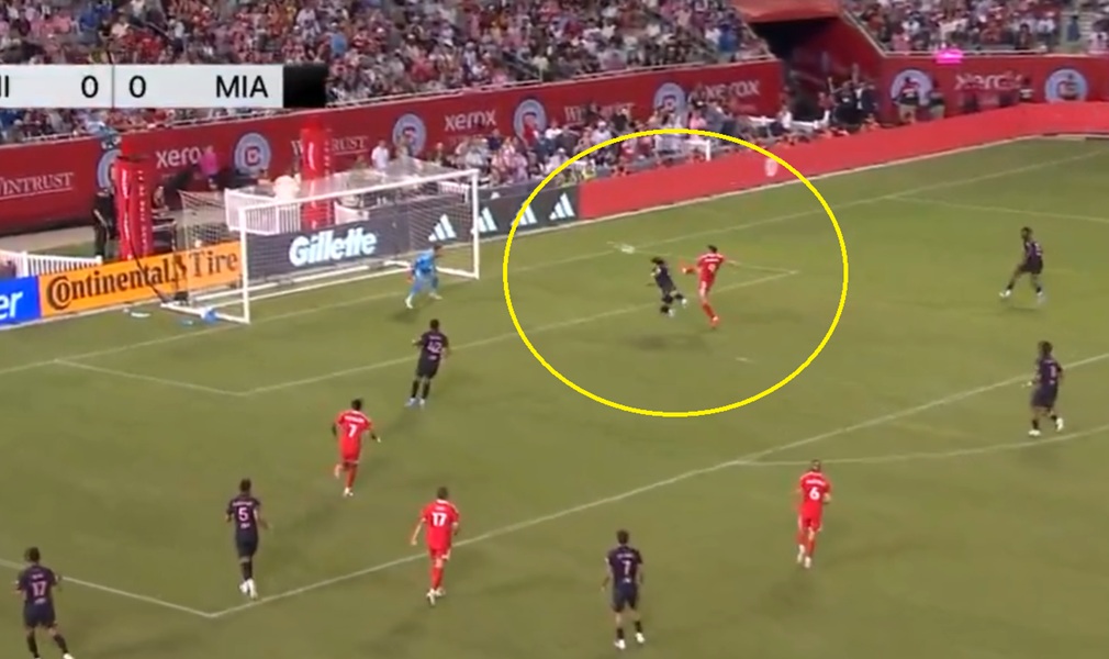Cudowny gol Lewandowskiego! Jak on to zrobił?! [WIDEO]