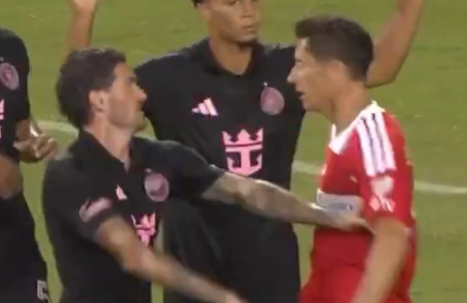 Niebywałe, co De Paul miał wypalić do Lewandowskiego. Pokaz buty Argentyńczyka