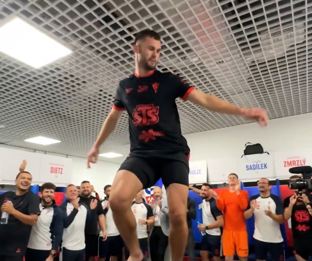 Bohater Górnika wskoczył na stół. Sceny po pokonaniu Lecha [WIDEO]