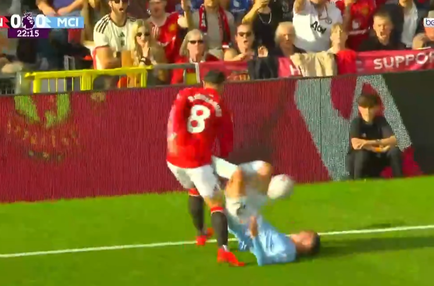 Gwiazdor Man City postradał zmysły! Czerwona kartka w derbach [WIDEO]