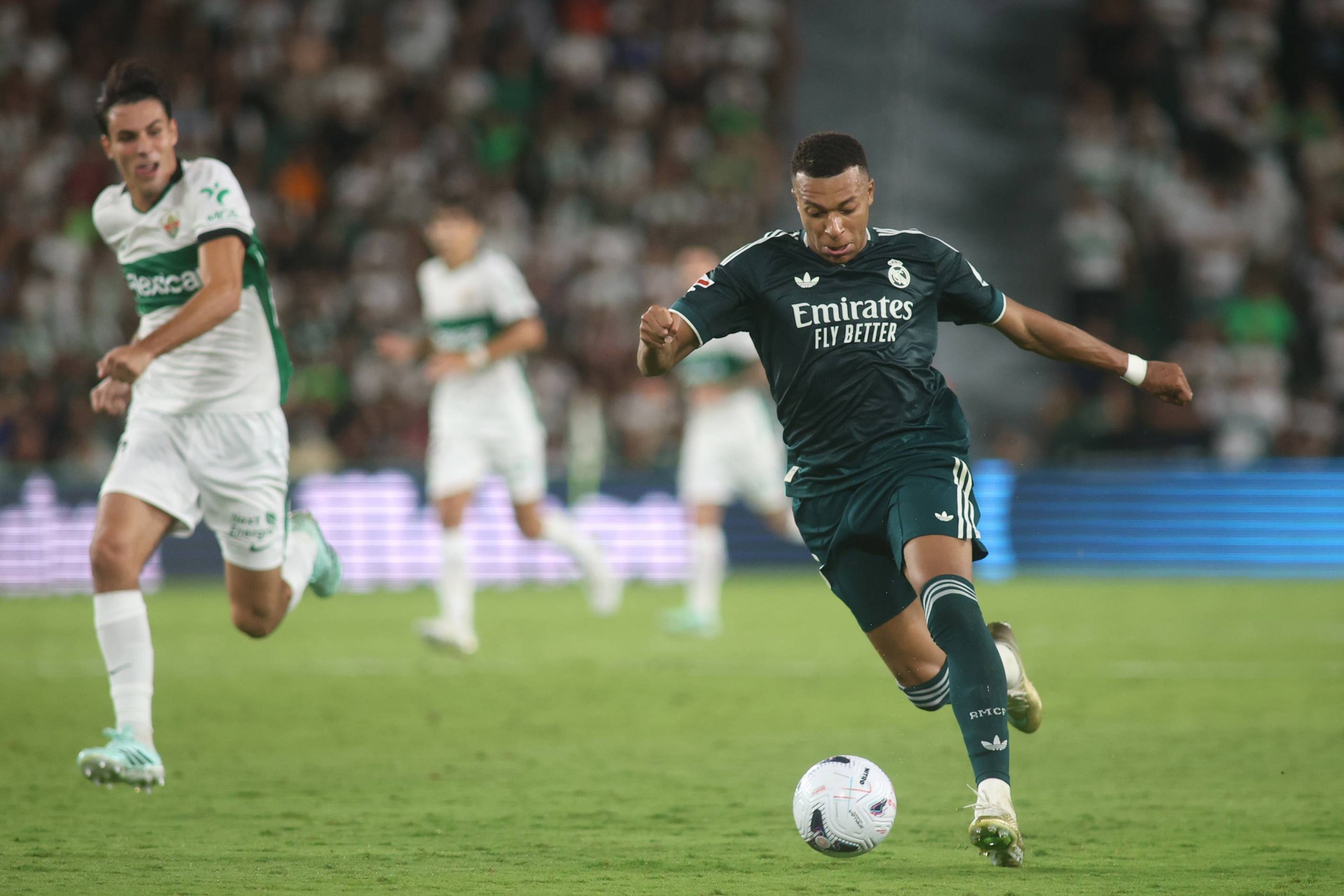 Kontrowersyjne zachowanie Mbappe i Viniciusa. W Hiszpanii huczy