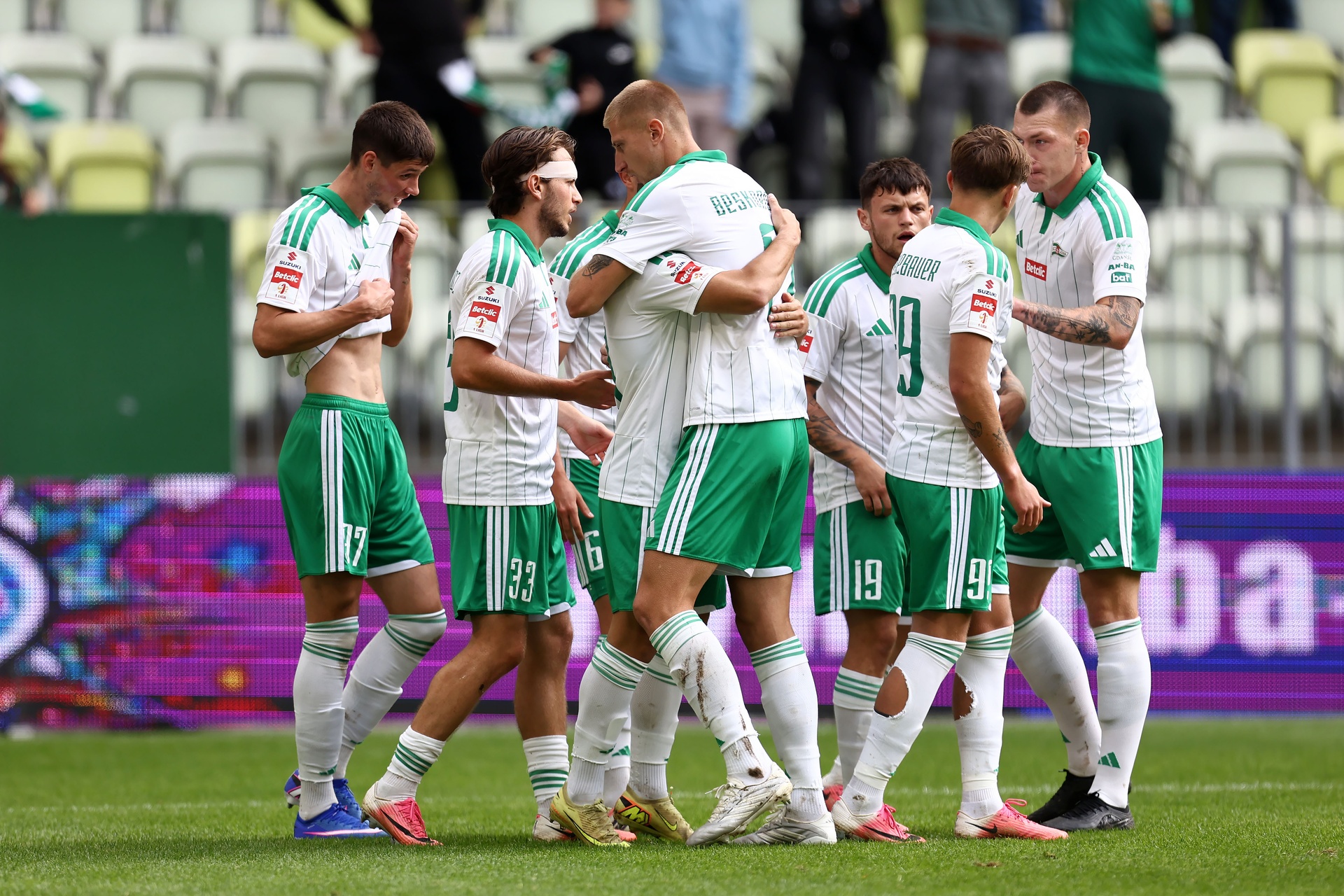 7:1! Lechia gromi w I lidze. Dublet i dwie asysty nowej gwiazdy