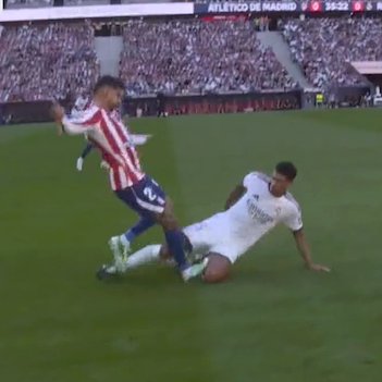 Brutalny faul na Bellinghamie. Gracz Atletico oszczędzony [WIDEO]