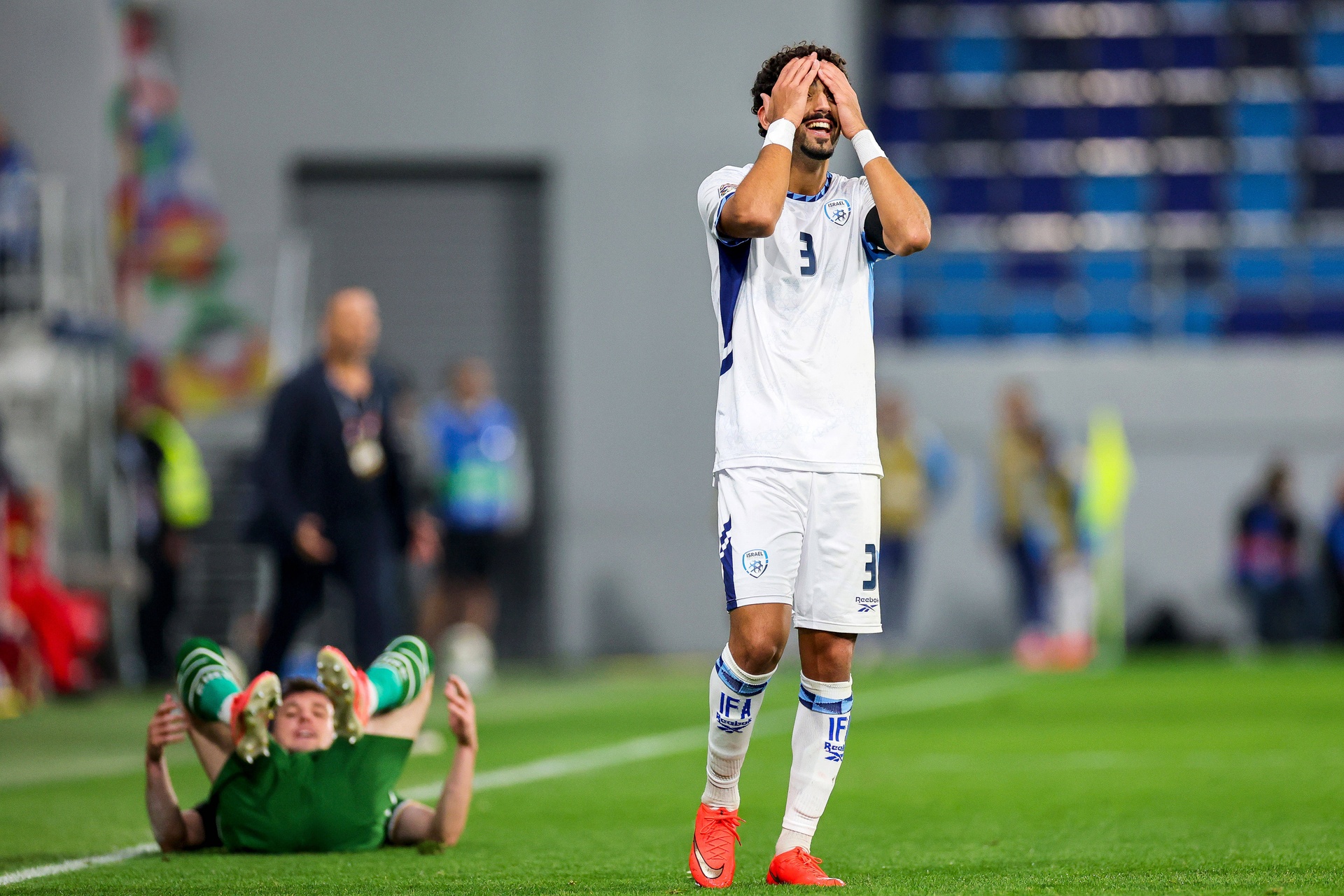 Reprezentant Izraela opluł trenera rywali? UEFA wszczęła dochodzenie