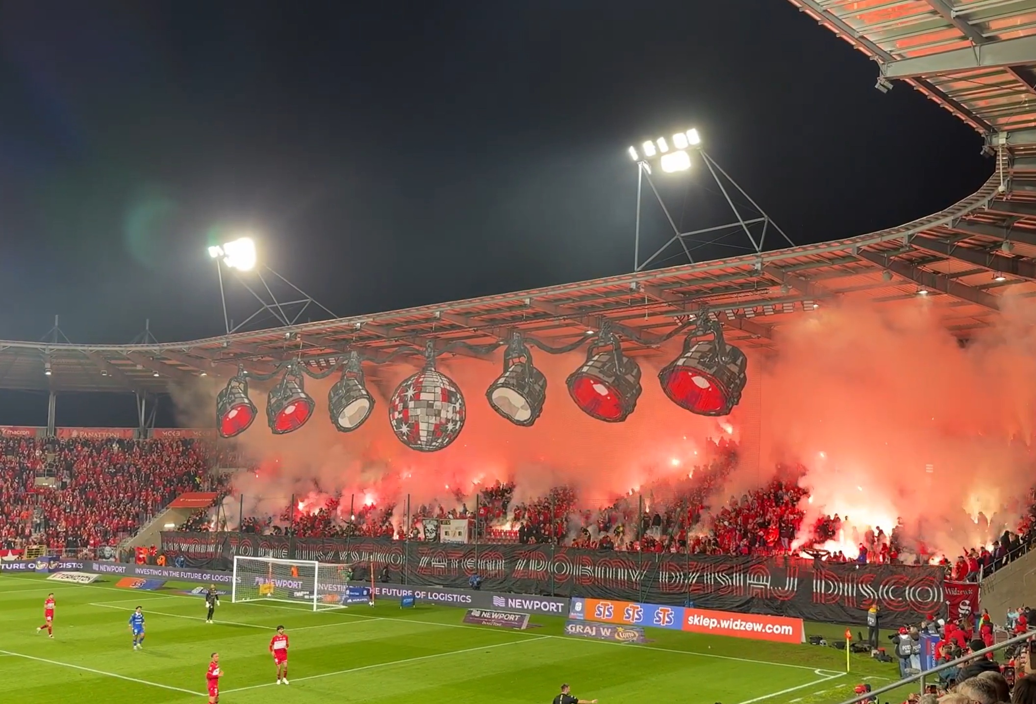 "Zrobimy disco". Tak kibice Widzewa doprowadzili do przerwania meczu [WIDEO]