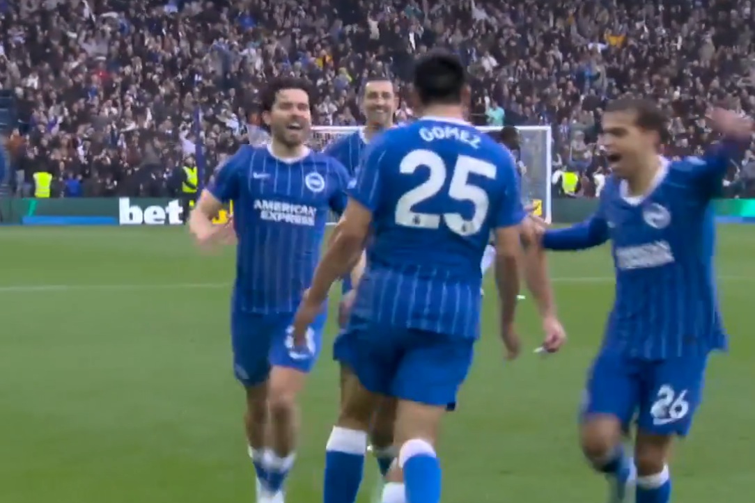 Huknął z połowy boiska! Co za gol w Premier League [WIDEO]