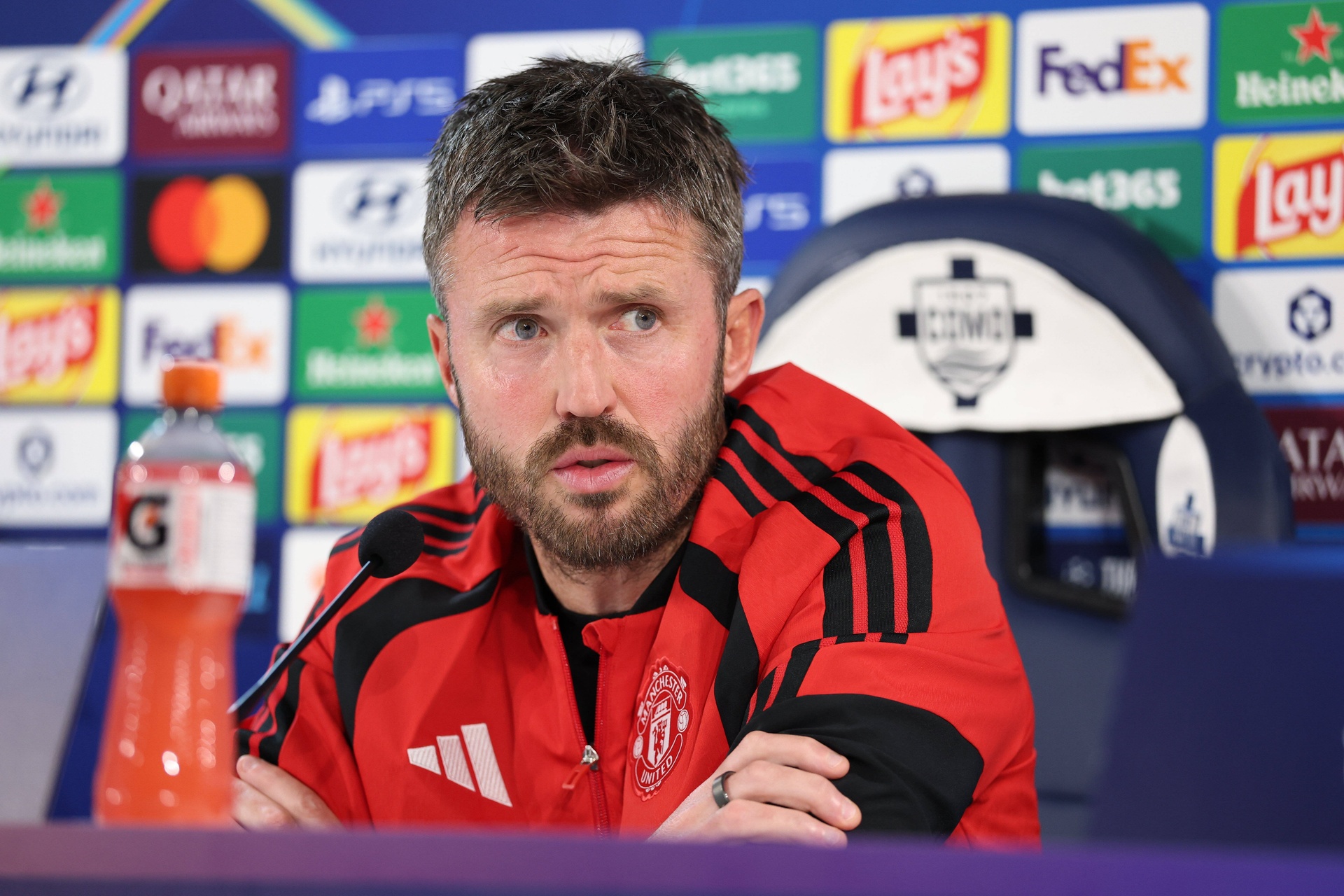 Carrick grzmi po klęsce w Lidze Mistrzów. "To jest nie do przyjęcia"