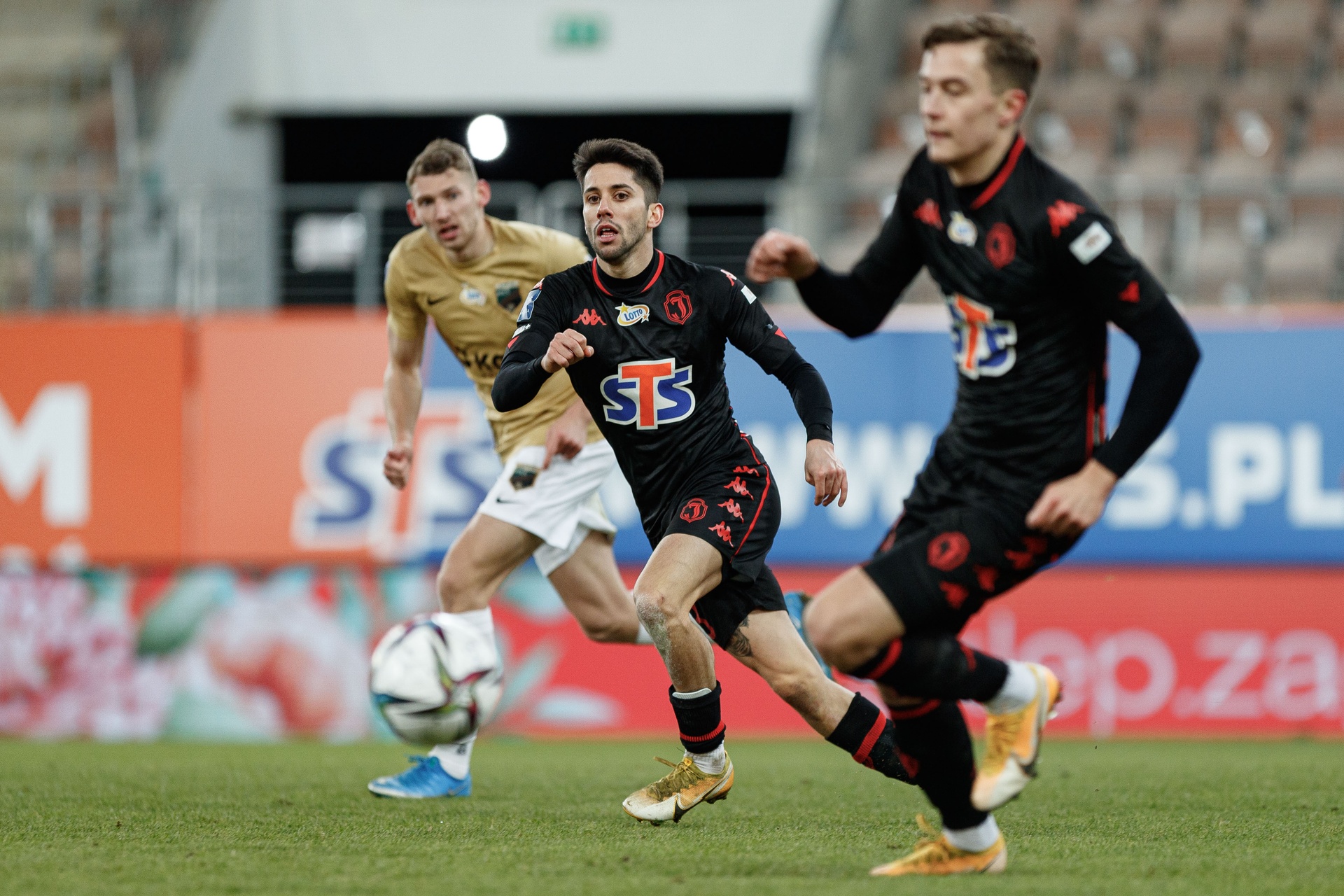 Transfer-tragedia. Absolutny niewypał polskiego klubu. Dziś kopie się po czole