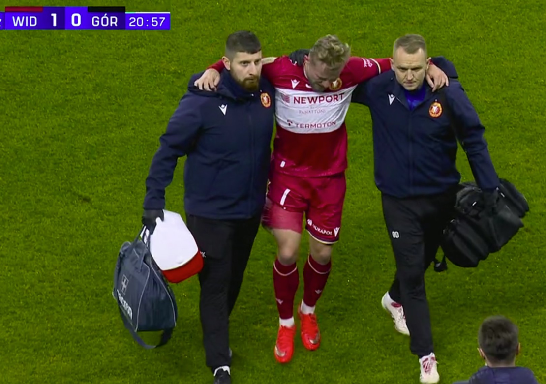 Kontuzja ważnego piłkarza Widzewa. Padł bez kontaktu z rywalem