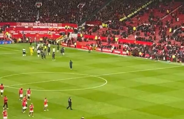 "Sprzedajcie United i wypie*****jcie do domu". Gorąco na Old Trafford [WIDEO]