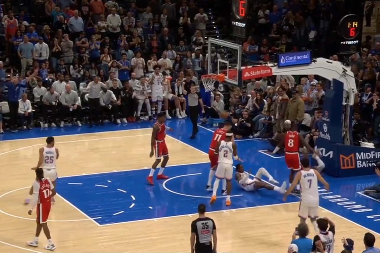 Fatalna kontuzja gwiazdora NBA. Opuścił parkiet na noszach [WIDEO]