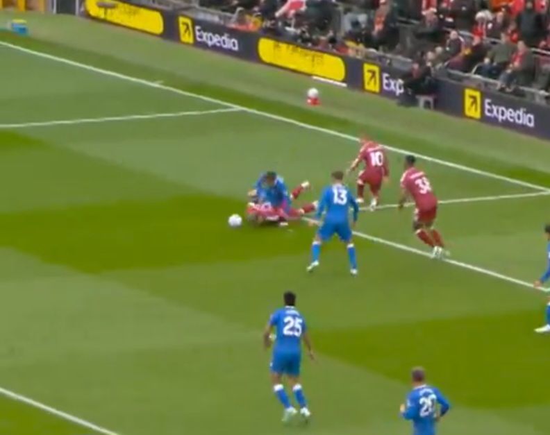 Niebywała interwencja Araujo. Tak gra nowy idol Anfield [WIDEO]