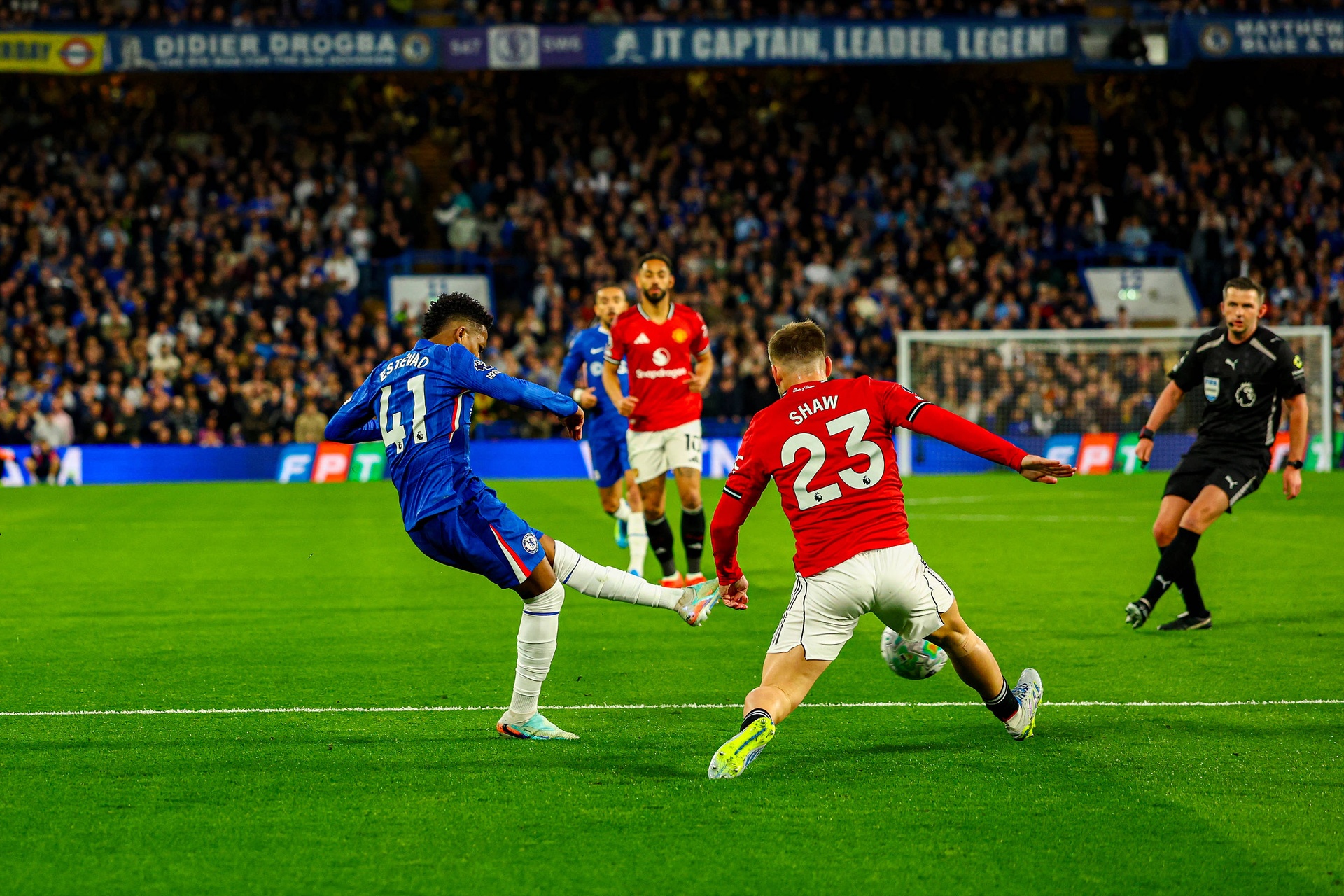 United i Chelsea grają piach. Wieje Ekstraklasą w Premier League
