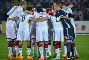 Niemcy spędzili noc na stadionie
