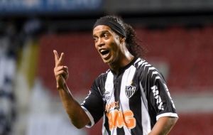 Ronaldinho: Chciałbym, że Messi grał w Barcelonie jak najdłużej