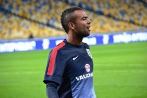 Ashley Cole blisko powrotu na Wyspy?