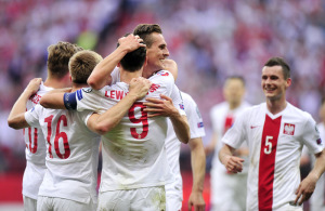 Adam Nawałka powołał zawodników z lig zagranicznych. Brakuje Krychowiaka