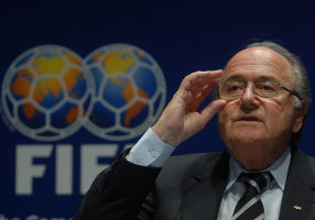 "To absurd". Nawet Sepp Blatter puka się w czoło po decyzji FIFA ws. mistrzostw świata