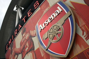 LE: Mecz Arsenalu opóźniony o godzinę. Zamieszki przed i na stadionie [VIDEO]