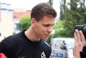 Szczęsny debiutuje. Co za parady! [video]