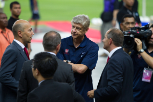 "Wenger jest albo naiwny, albo arogancki"