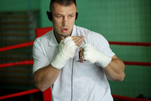 Saleta ma być silniejszy, Adamek szybszy