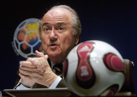 Blatter potwierdził odejście. Skandal na konferencji