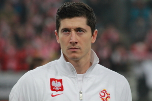 "Lewy" przejdzie do historii? Traci bramkę do legendy