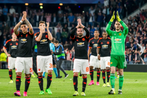 "Manchester United pod wodzą van Gaala cofa się w rozwoju"