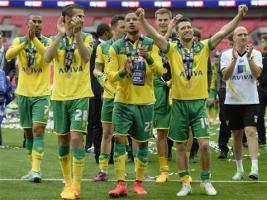 Pięciu piłkarzy rok dłużej w Norwich