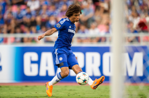 Conte postanowił: Ake będzie defensywnym pomocnikiem