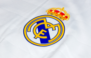Real wyprzedzi Barcelonę w walce o napastnika?