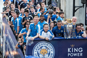 Właściciel Leicester rozpieszcza piłkarzy. Dostali drogie samochody