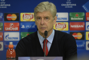 Wenger: My też chcemy wydawać pieniądze. Trudno jednak znaleźć piłkarzy, którzy mają jakość i są dostępni