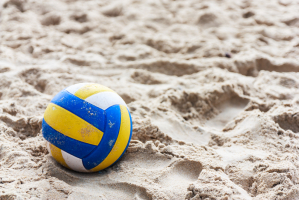 Zwycięstwo i porażka siatkarzy plażowych