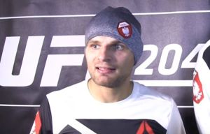 UFC: Brutalna wygrana Stasiaka. "Złamałem mu rękę" [VIDEO]