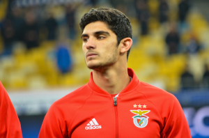 Młody napastnik Benfiki nie trafi do MU. PSG wygrało wyścig o zawodnika