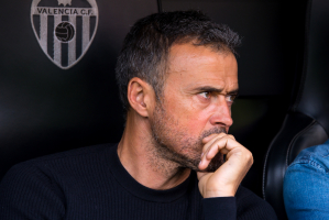 Luis Enrique broni arbitrów: Potrzebują pomocy, a nie krytyki