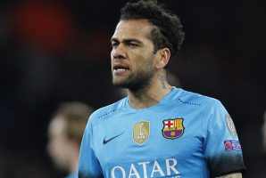 Alves krytykuje władze Barcelony. "Nie mają pojęcia, jak traktować piłkarzy"