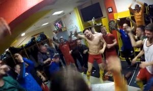 Szaleństwo w szatni Korony. Przegrali, cieszyli się jak z mistrzostwa [VIDEO]