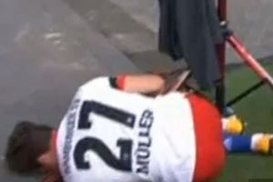 Kuriozalna sytuacja w Bundeslidze. Piłkarz tak bardzo świętował zdobycie bramki, że... zerwał więzadła [VIDEO]