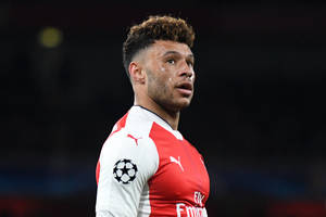 BBC Sport: Oxlade-Chamberlain nie chce przechodzić do Chelsea. Woli Liverpool