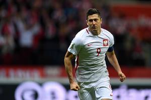 "Marca" zapowiada koniec tercetu BBC. Lewandowski kandydatem do gry w "nowym" Realu